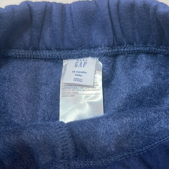 Gap boy sweatpants, never worn, size 18 months. - Picture 2 of 2
